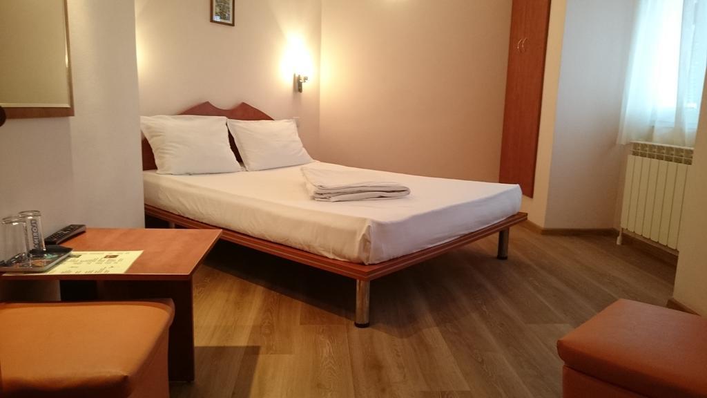 Classic Hotel Sofia Room photo