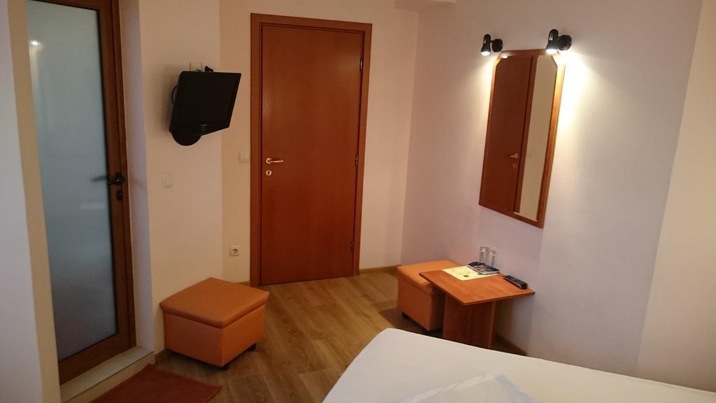 Classic Hotel Sofia Room photo