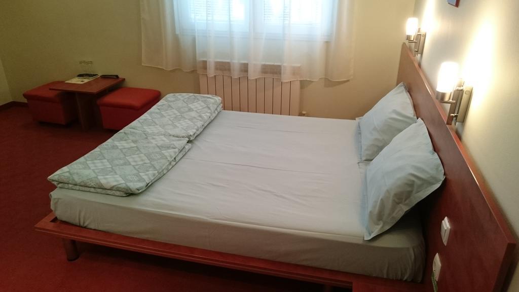 Classic Hotel Sofia Room photo