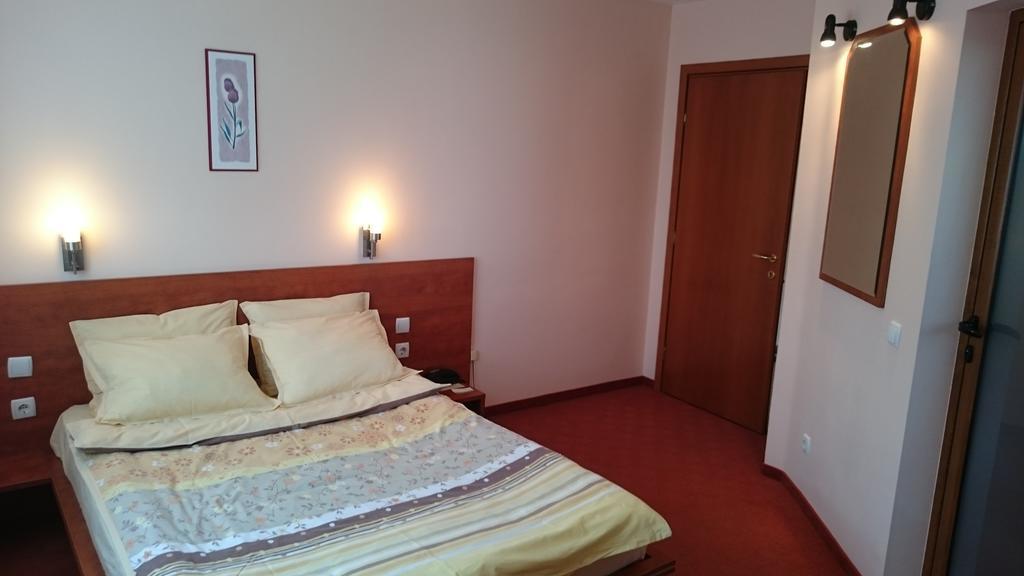 Classic Hotel Sofia Room photo